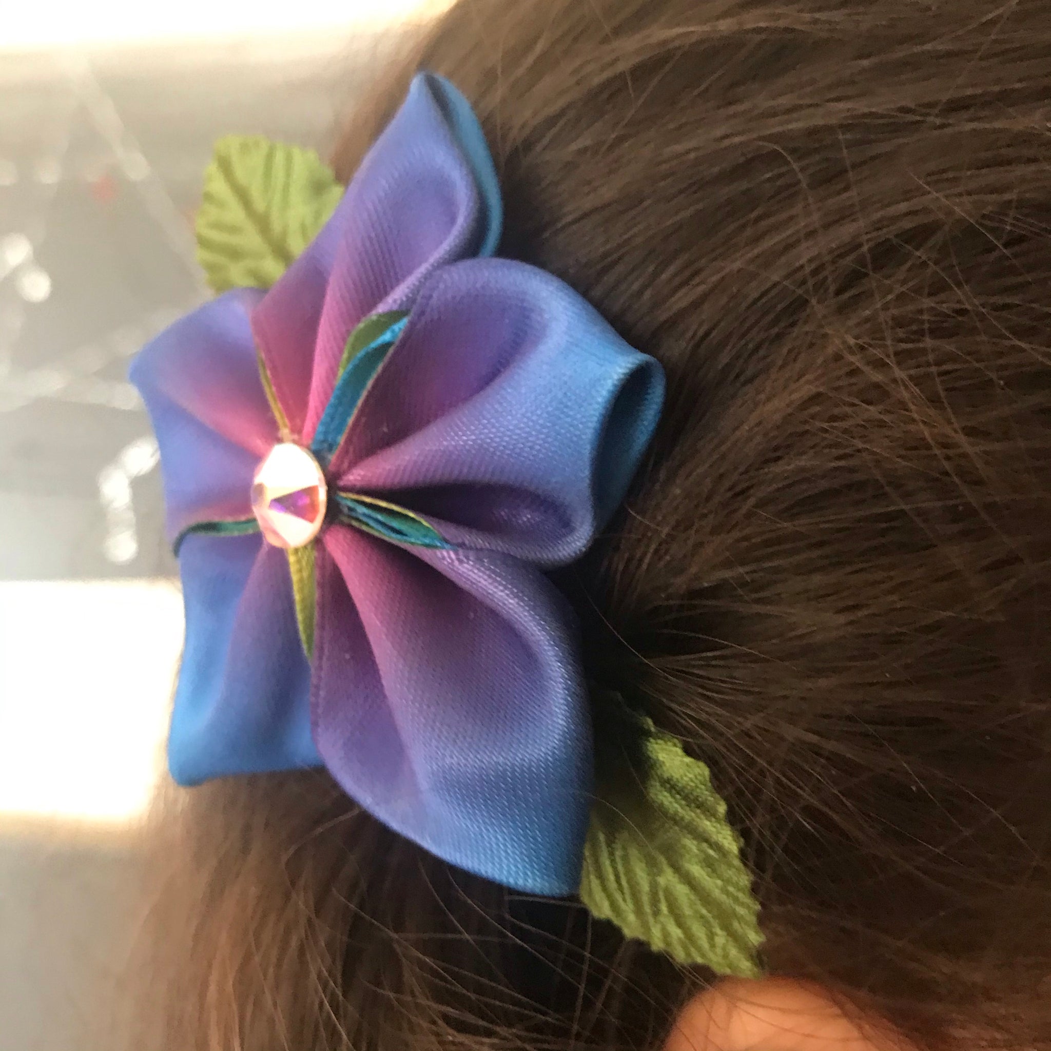 Kanzashi flower hair clip, blue